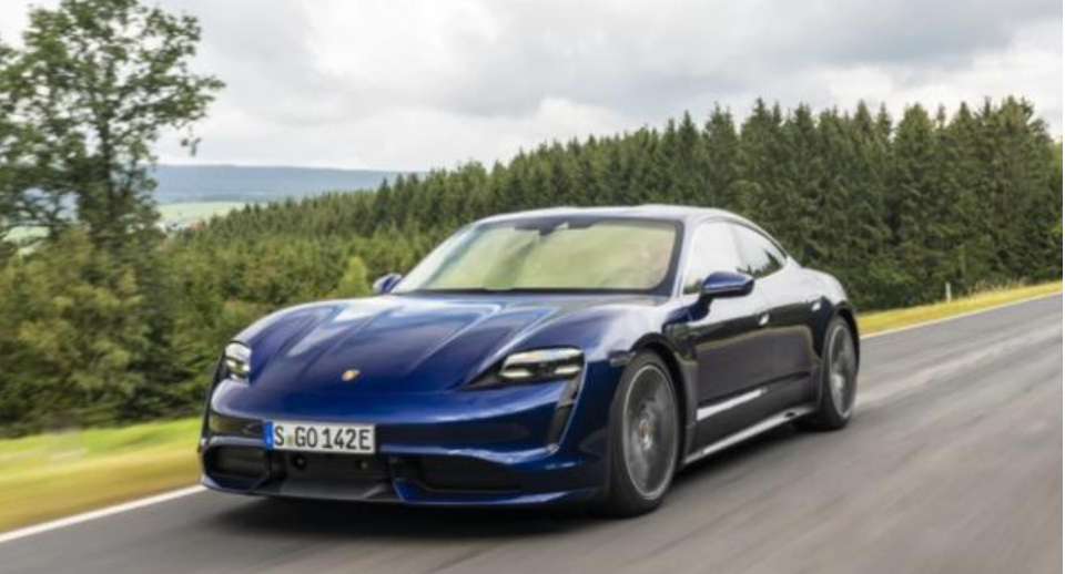 <b>豪华电车比惨，奥迪降6万，奔驰降14万，捷豹来后都退出群聊</b>