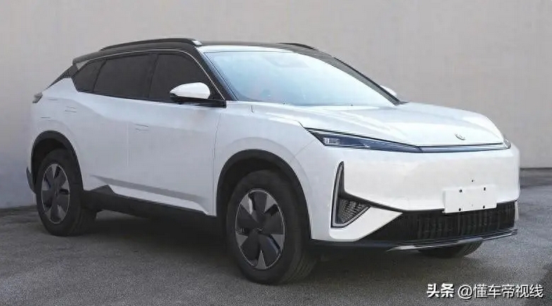 日前，东风风神皓瀚PHEV续航信息曝光。据悉，皓瀚PHEV将提供2种续航版