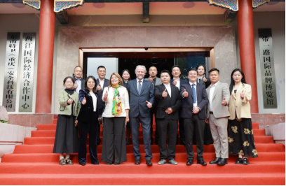 新闻材料：积极应对贸易战！世界贸易网