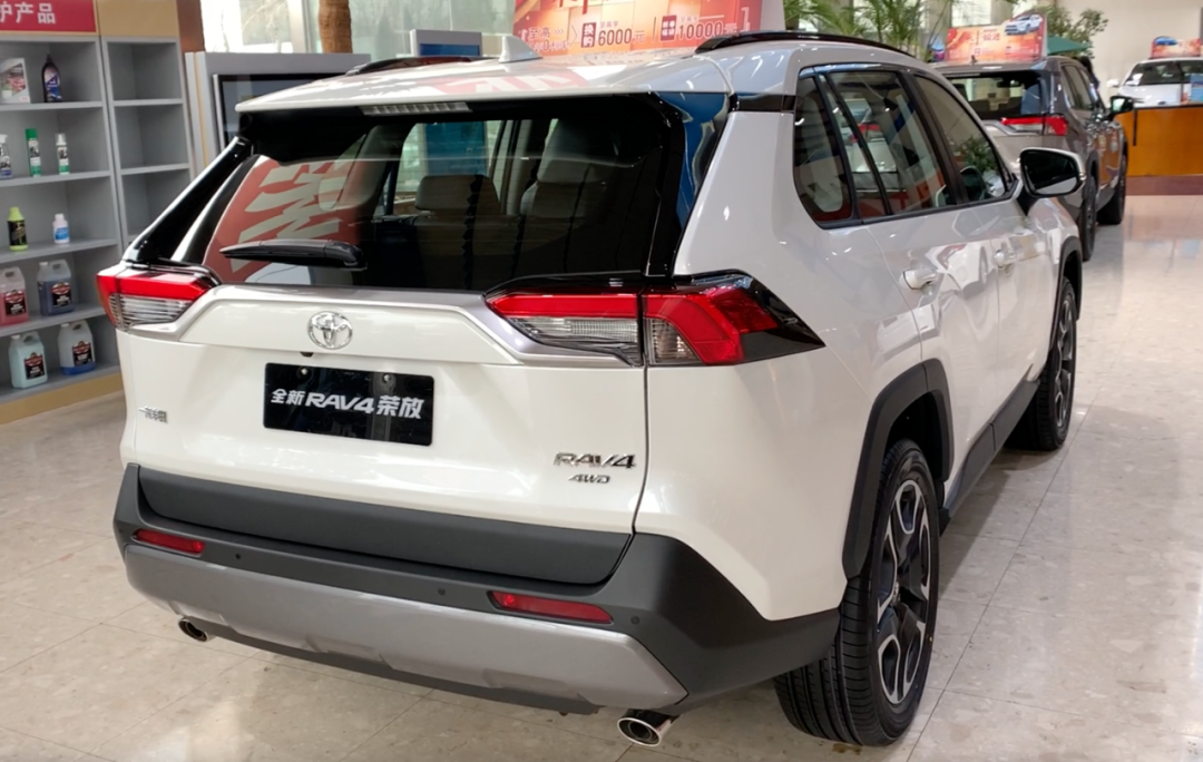 20万买紧凑SUV,吉利星越L vs 丰田RAV4荣放 你选谁?