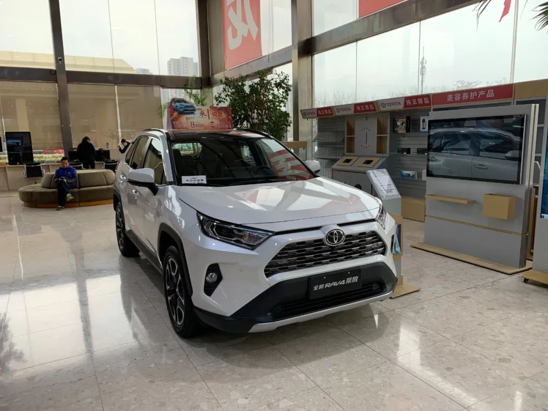 20万买紧凑SUV,吉利星越L vs 丰田RAV4荣放 你选谁?