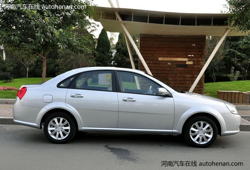 驰骋雪地谁更安心?三款热门家轿导购