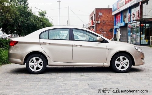 驰骋雪地谁更安心?三款热门家轿导购