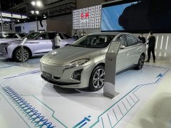 <b>一汽红旗E111实车亮相 中型纯电轿车</b>