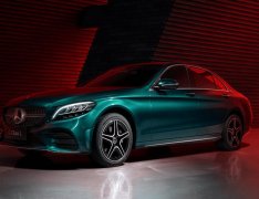 <b>郑州奔驰C级让利达6.5万元 需购买精品</b>