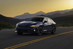 <b>起亚K5再度斩获IIHS“顶级安全之选”</b>