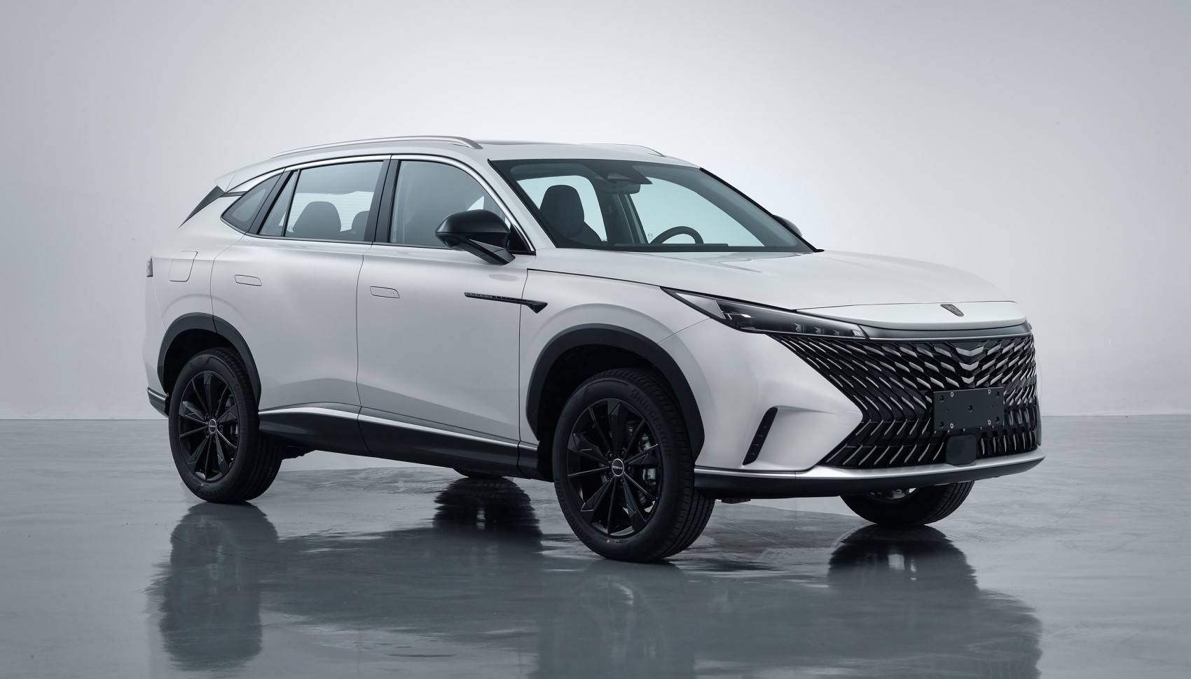 全新一代荣威RX5曝光，外形更激进，10万块能卖爆？