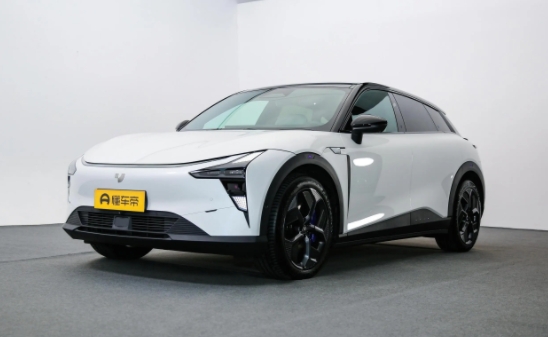 新车|极氪007新对手?最高续航880公里,