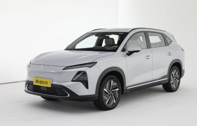 预售10.28万元起/标配后排出风口，五菱星