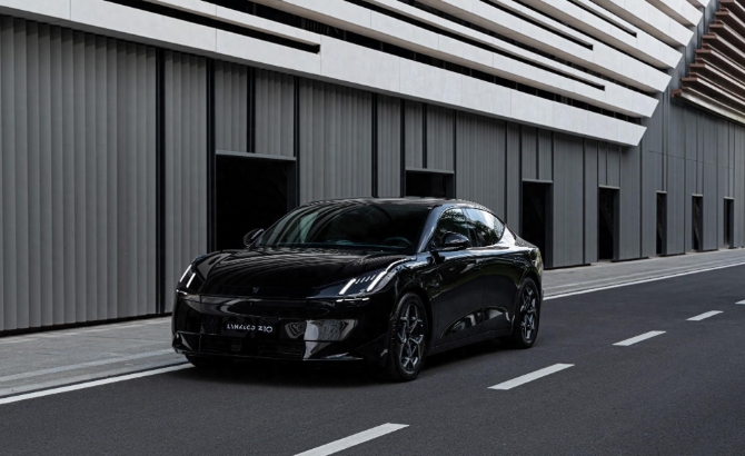 配电动尾翼/红色卡钳，领克Z10极夜黑官图