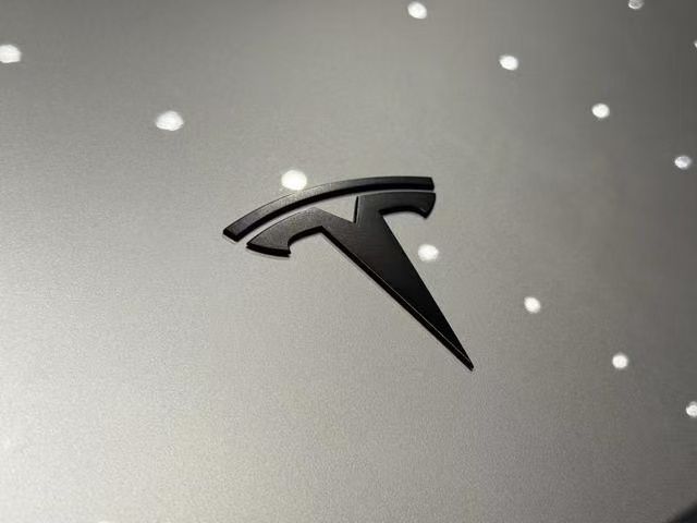 不止是“加长”，Model Y L的交付，悄悄改