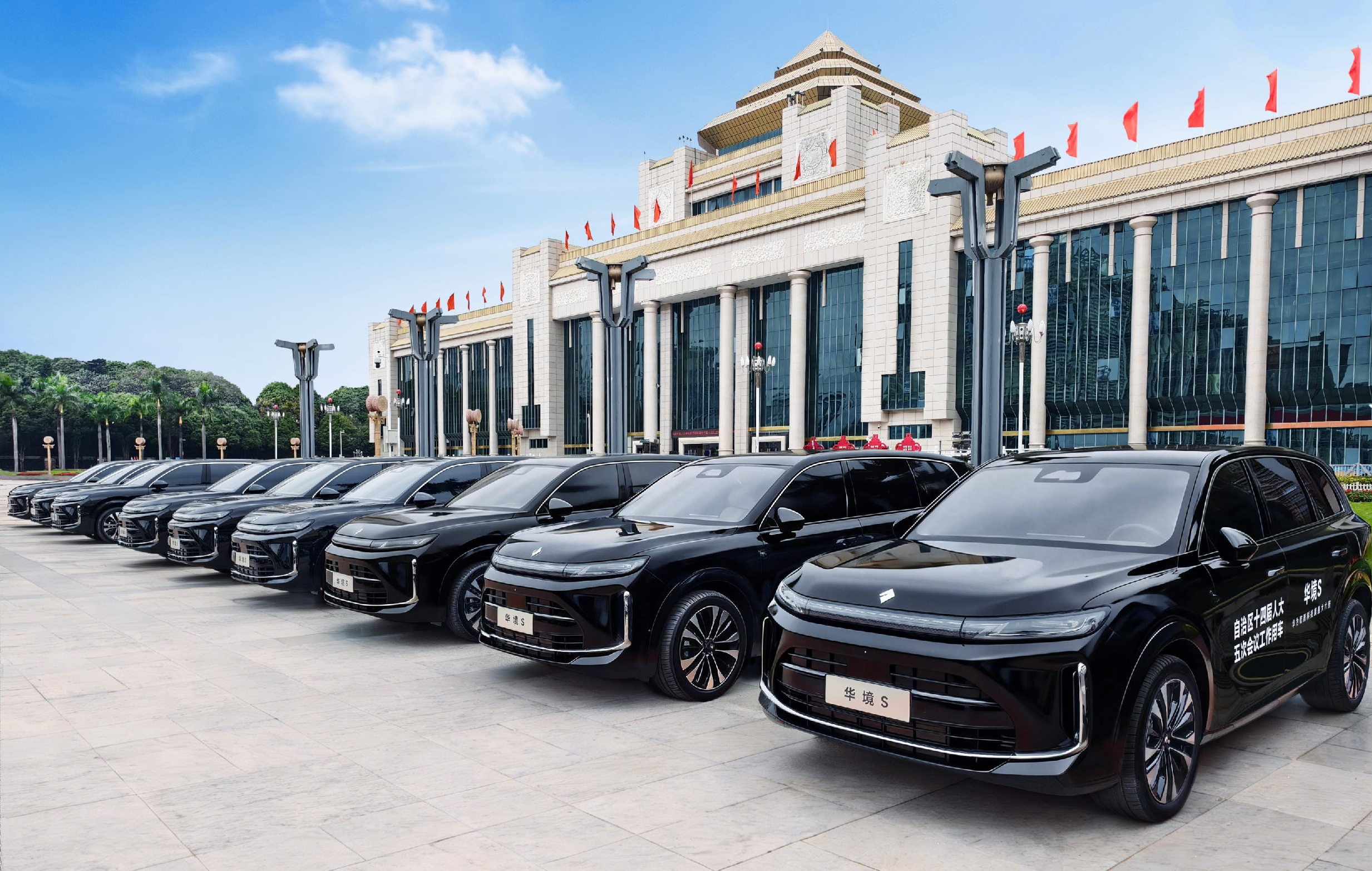 华为乾崑科技旗舰大六座华境 S，荣膺自治区人大